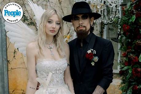 Does Dave Navarro Have a Daughter? the Truth Behind the Viral Emma Navarro Rumor