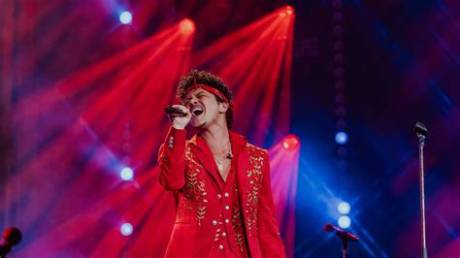 Fact-Checking Bruno Mars in Chicago: Attendance, Setlists, and Transit Reality