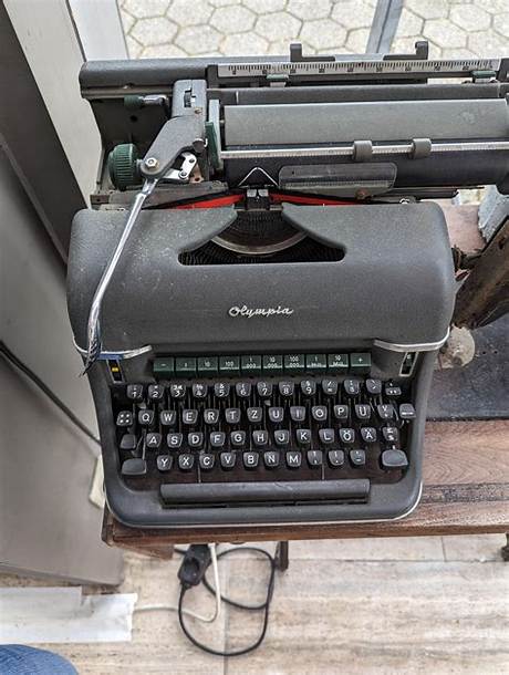 From Typewriters to Touchscreens: How 3 Dots Took over Texting Culture