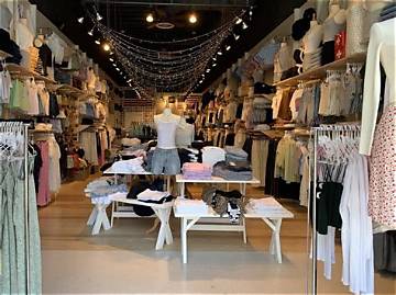 Inside Brandy Melville's 'One Size Fits Small' Model: Fact-Checking the Myth