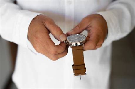Stop Overpaying Jewelers: How to Remove Watch Links at Home in 5 Minutes
