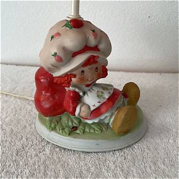 Vintage vs Modern Strawberry Shortcake Lamps: How to Spot the Real Deal
