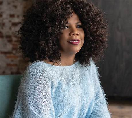 Who Is Lynda Randle? Her Full Biography, Age, Family Life, Songs, and Ministry